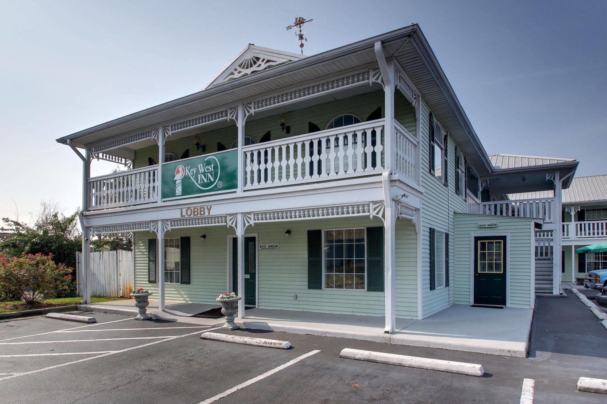 Key West Inn - Клантон Экстерьер фото